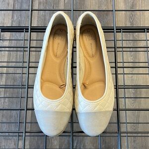 Time and Tru Women's Quilted Cream Flats